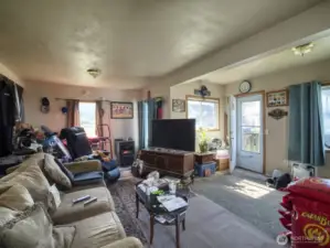Spacious living room whether you need space to stretch out, or to drop enormous bags of pellets.