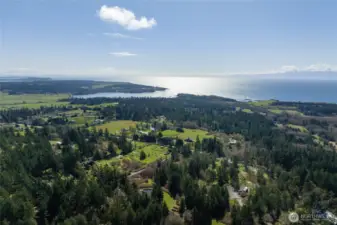 close proximity to both Friday Harbor and Lime Kiln State Park