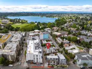 Summertime fun awaits: relax and watch sunsets from your rooftop deck, stroll to delightful restaurants and coffee shops, and enjoy outdoor fun on the trails, playfields or in the water – the best of Green Lake is all right at your doorstep!