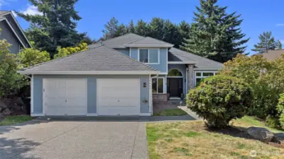 A timelessly elegant home by Burnstead in White Horse Crossing.