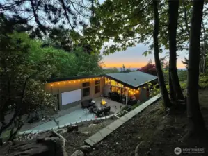 Set up your projector for outdoor movies.