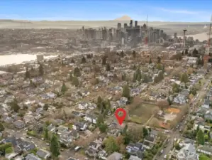 Under 2 mile drive to Hwy 99 or Seattle Center w/ major amenities. 2 miles to Interbay Golf Center.