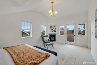 Primary suite w/access to balcony