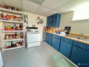Unit B -kitchen