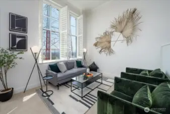 Expansive Open-Plan Living Space with Captivating East-Facing Views of the Lake