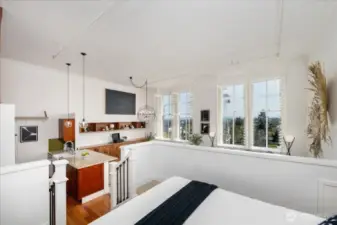 Elevated Mezzanine Bedroom Offering Unforgettable Sunrise Views Across the Cascades