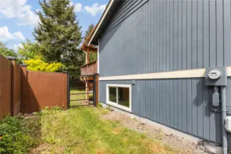 Fenced side lot