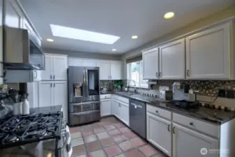 KITCHEN WITH ALL SS APPLICANCES GAS STOVE