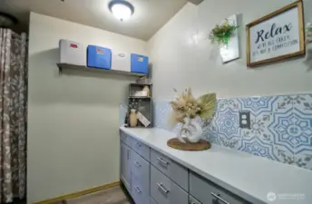 GREAT CABINETS IN THE LAUNDRY ROOM