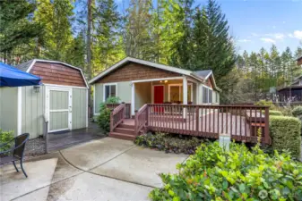 Welcome to this Mason Lake cottage. The patio, storage shed and extra large deck are bonuses to this home.