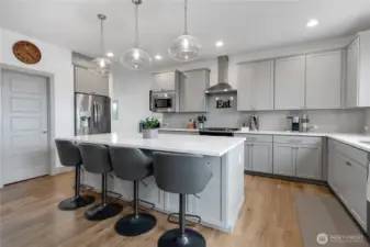 Nice entertaining kitchen!
