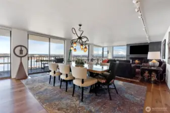 Wide open living - wide open views!