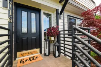 Welcome! Located in a prime West Seattle location—just minutes to the Junction, Solstice Park, and a short 15-minute commute to downtown Seattle. Walk two blocks and enjoy all Lincoln Park has to offer!