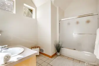 Lot's of room in this upper floor full bathroom