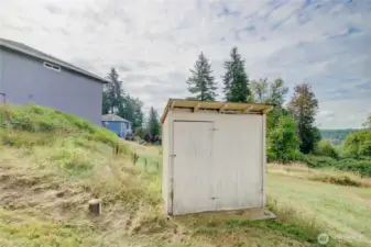 Well house for the shared well is on the property