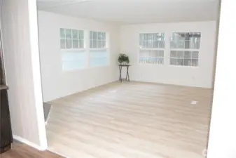 Light bright family room~