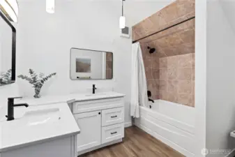 Tiled shower, quartz countertops