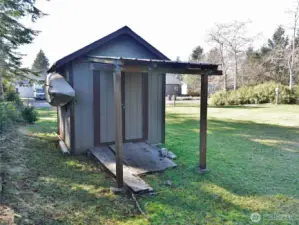 Permitted Shed to store your tools and toys.