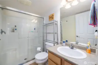Spacious primary bath w/step-in shower.