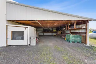 600 sf tractor shed with back-up generator