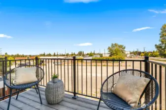 Photographs are for illustrative purposes only. Features, finishes, interior/exterior colors, landscaping and floorplan shown may vary from actual homes built.