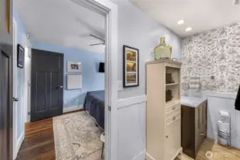 3rd bedroom opens directly to the 2nd bathroom