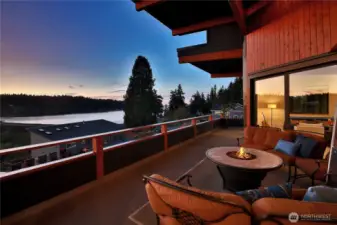 Upper Deck twilight view