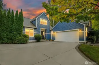 Enjoy the ease of single-level living with an attached two-car garage, all in a lock-and-go package blocks from Winslow.