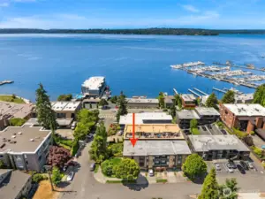 Just one block from the lake, in the heart of Kirkland!