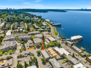 The lake just down the block, easy commutes to Seattle and Bellevue, and so much to explore just outside your door. An ideal combination of living in luxury in the heart of vibrant downtown Kirkland!