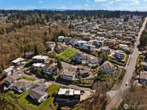 Aerial aerial view of the neighborhood