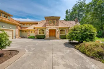 Welcome to the gated community of Turnberry at Semiahmoo. Waterfront on Turnberry lake/pond.