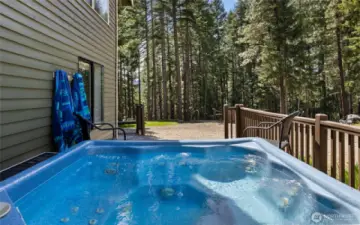 Hot tub is clean & ready for a new owner! There's nothing quite like jumping in the hottub to warm up from a day on the lake or a day on the snowy mountain.