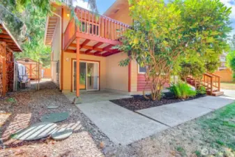 Front entrance - lower level patio access