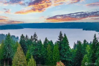 With views of the lake and Cascades
