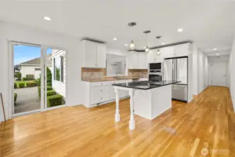 Hardwood floors throughout Kitchen