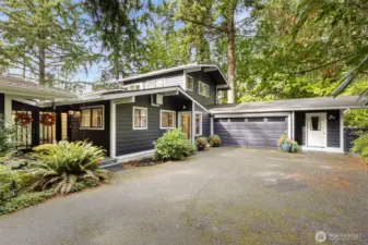 Striking front view with classic mid-century modern design