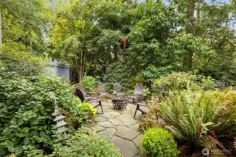 Fire pit area ideal for entertaining