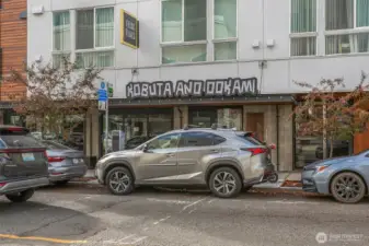 Your favorite restaurants and cafes is within walking distance.