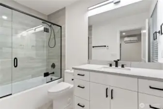 Full bath in primary bedroom