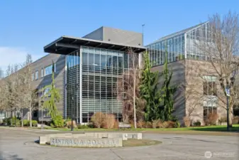 1 block from Centralia College Campus