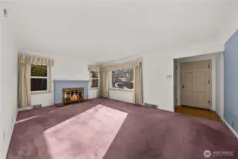 Large living room w/ Cozy fireplace