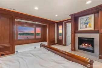 Upper level primary suite