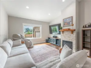 Living Room w/fireplace