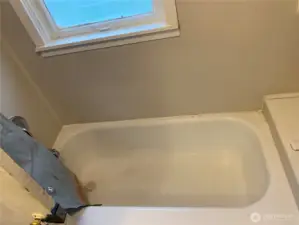 Unit Two 1B1B - Full bath