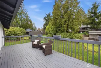 Expansive deck