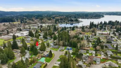 Walking distance to the lake, North Cove Park, boat launch, downtown shops & restaurants and Centennial Trail!