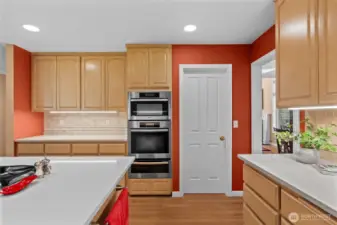 Paired with a walk-in pantry, this kitchen's storage is the real deal!