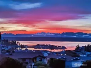 Spectacular Sunsets – Enjoy breathtaking colors every evening.