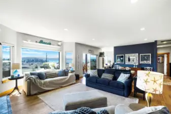 Large Windows – Maximize natural light and stunning vistas.